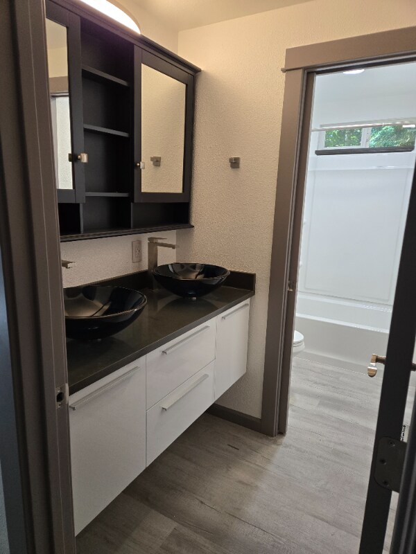 Foto del edificio - 4423 Pine Ave NE