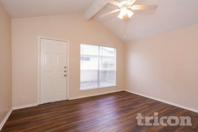 Foto del edificio - 16230 Rancho Blanco Dr