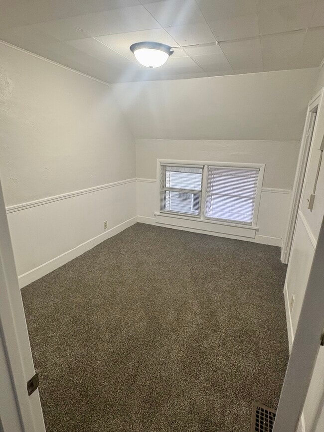 Building Photo - 700 W Lincoln Ave