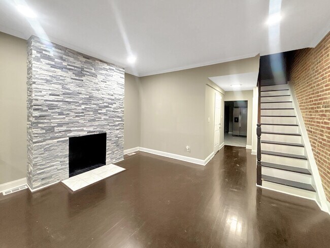 Building Photo - 1026 W Fayette St