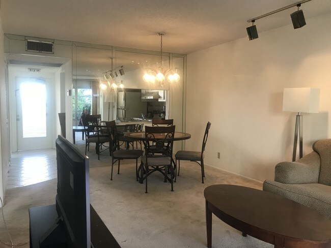 Dining area with pass through - 9325 Lagoon Pl