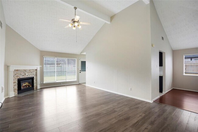 Foto del edificio - 19219 Winding Branch Dr