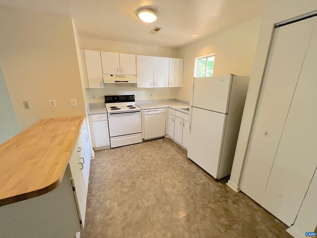 Foto del edificio - 103 Westerly Ave