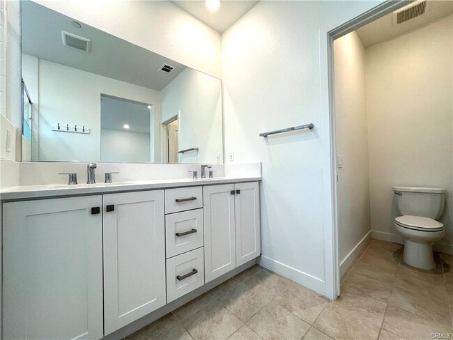 Photo - 1645 W Lincoln Ave Apartment