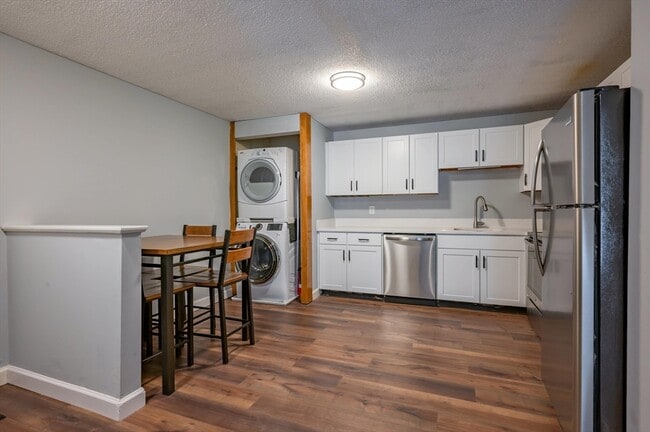 Building Photo - 19 Kimberly Dr