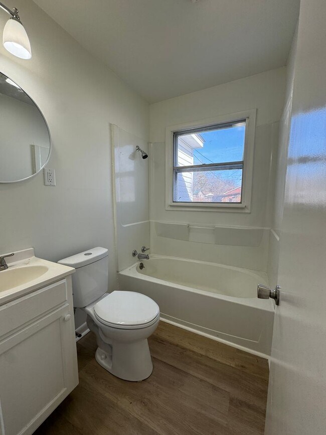Building Photo - Remodeled 2 /1 in Truman