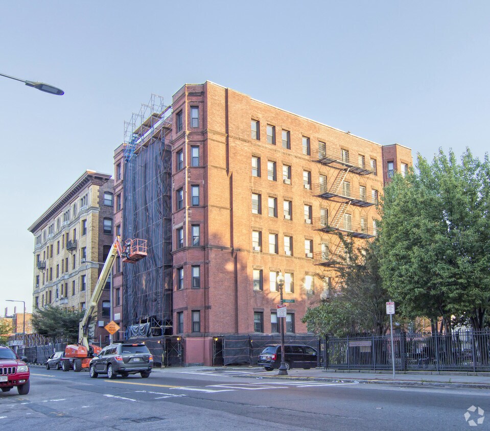 Building Photo - Lionhead Apartments