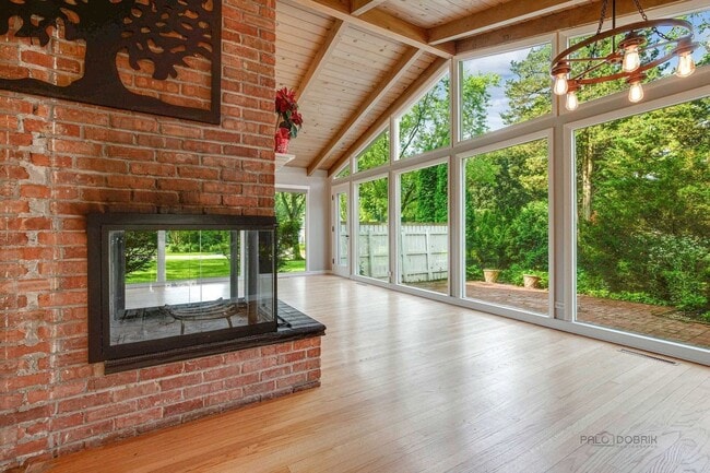 Building Photo - 1564 Bowling Green Dr