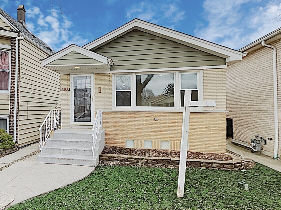 Primary Photo - 1233 Euclid Ave