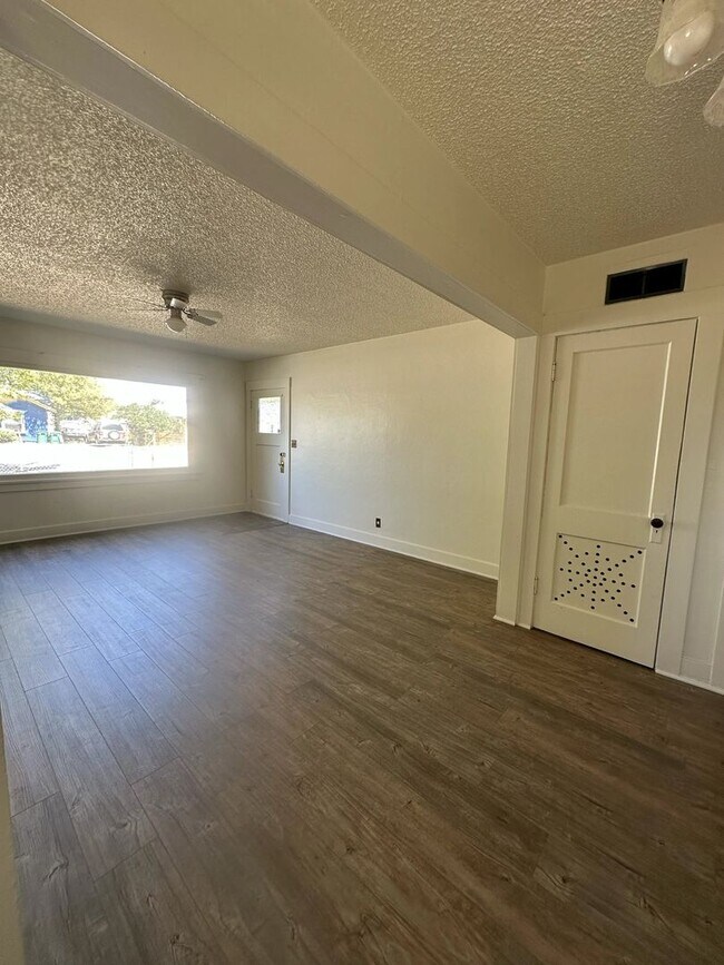 Foto del edificio - 2024 Darrow Ave