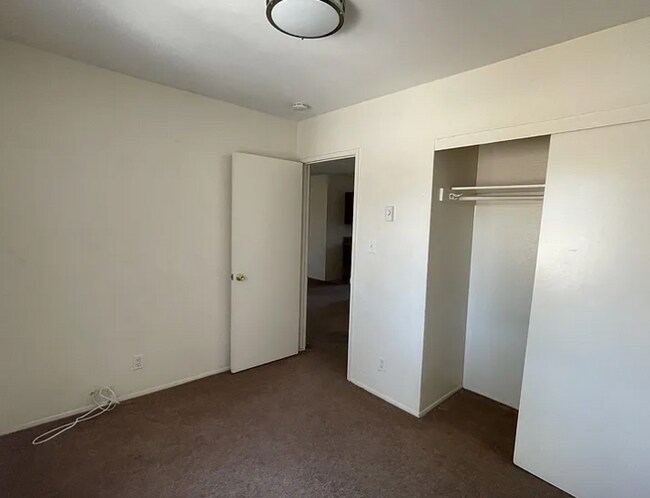 Building Photo - 12620 Julian Ave #C