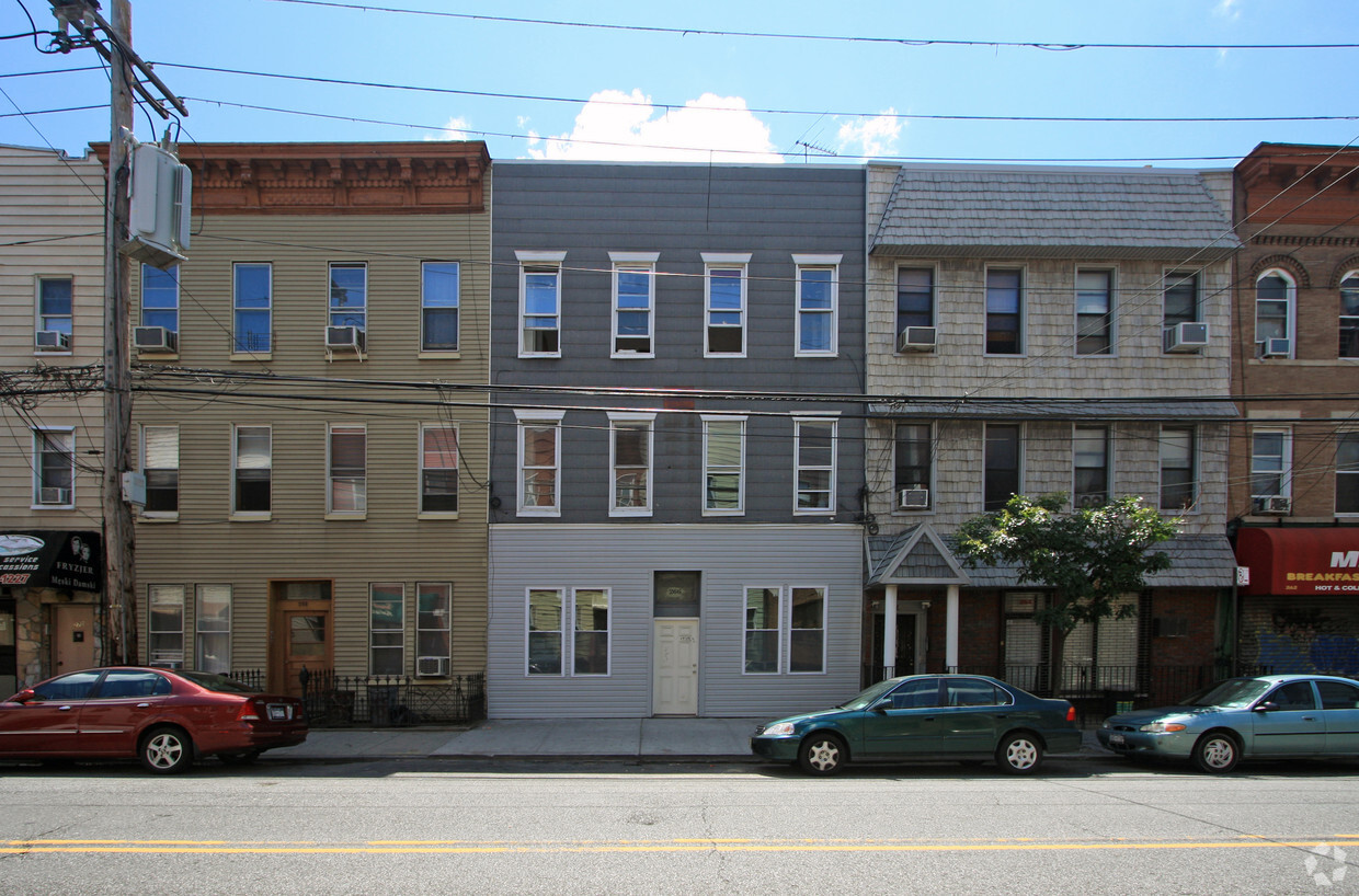 Building Photo - 266 Nassau Ave
