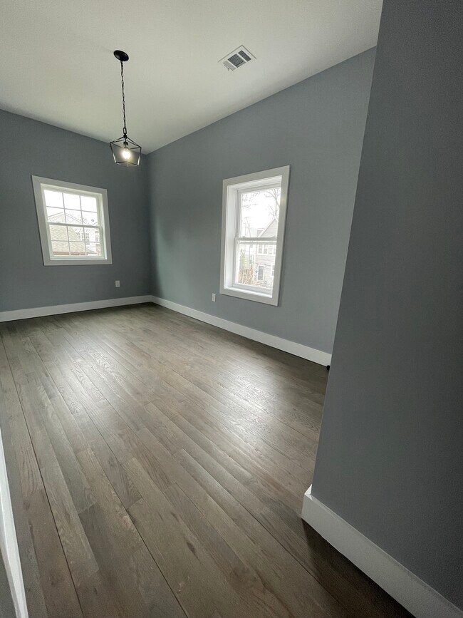 Unit 2 - 101 Woodlawn Ave
