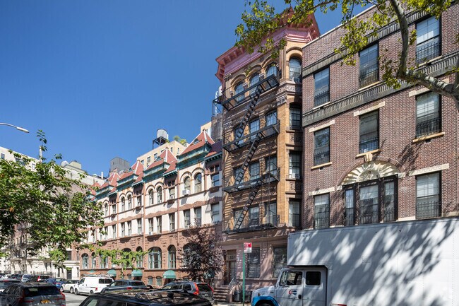 Building Photo - 327 W 85th St