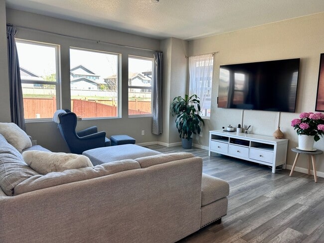 Foto del edificio - 551 W 175th Pl