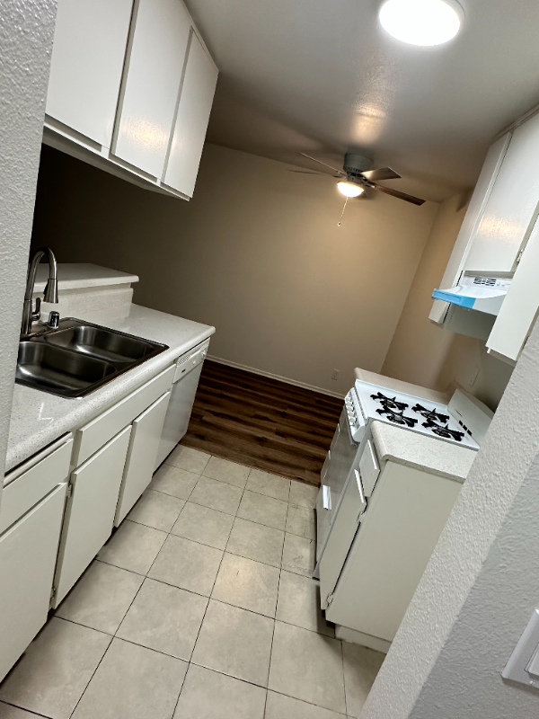 Foto del edificio - 7040 Haskell Ave
