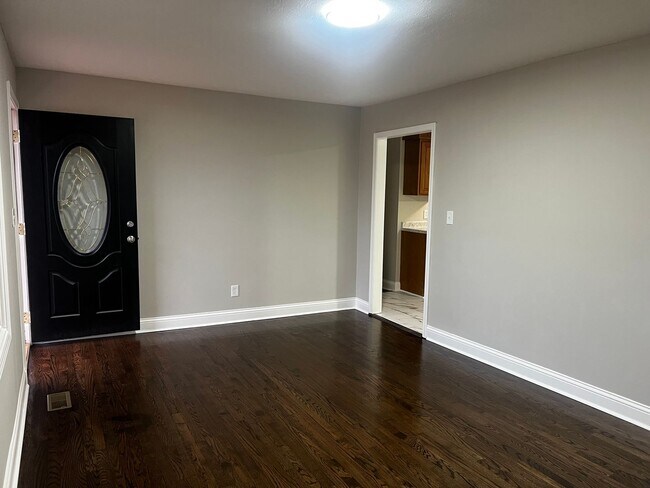 Foto del edificio - 824 Strawberry Ln