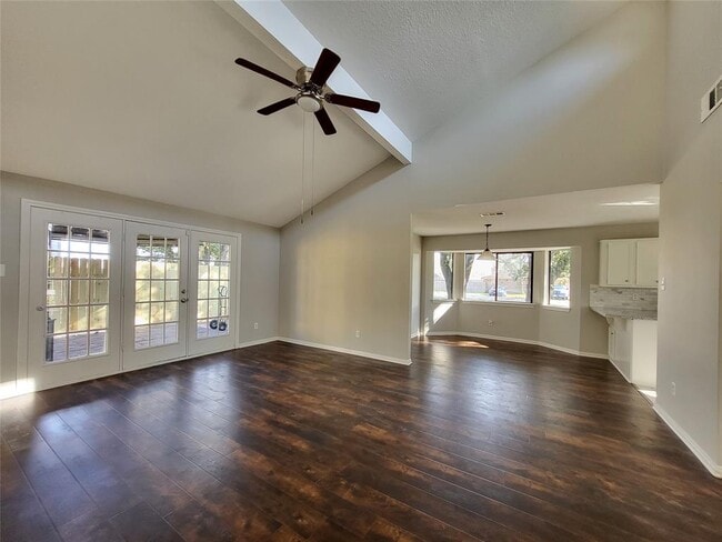 Building Photo - 6402 Skyview Dr