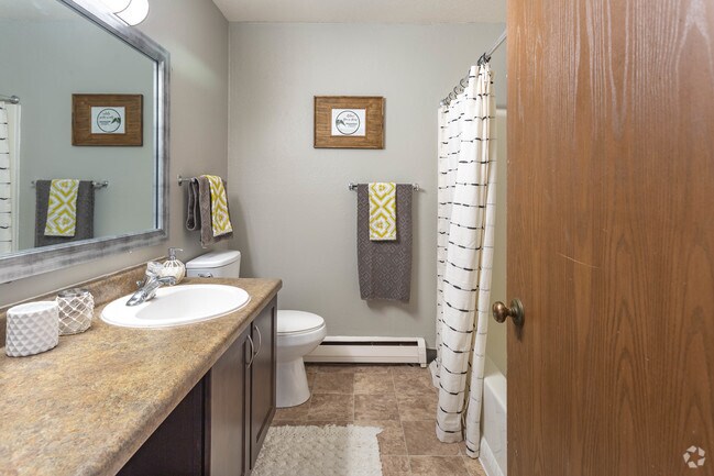 2 BR, 1 BA - Sequoia - 1000 SF - Nemoke Trails