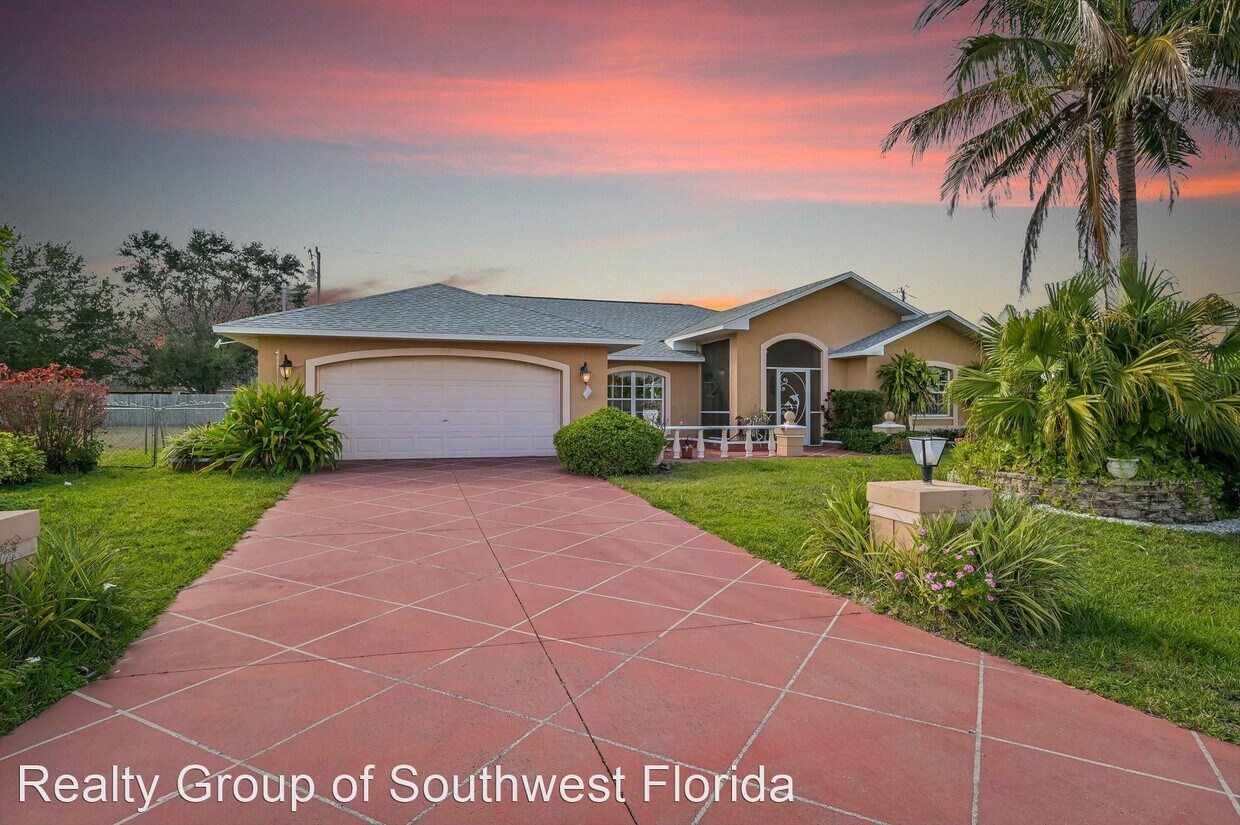 Foto principal - 3 br, 2 bath House - 318 NE 17th Place