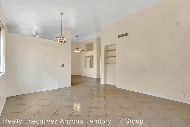 Foto del edificio - 8632 S Desert Skyline Pl