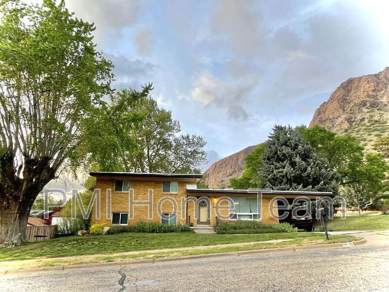 Primary Photo - 1296 Cook St