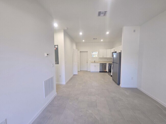 Foto del edificio - Brand new 2/2 in Lehigh Acres