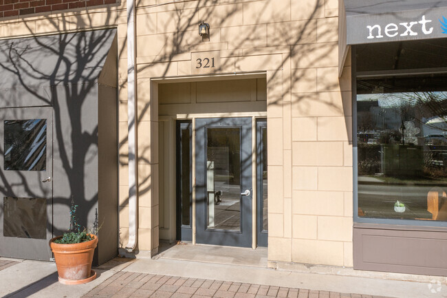 Entrada - Front Street Lofts