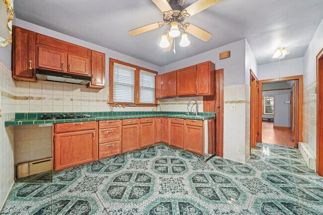 Building Photo - 4 br, 2 bath House - 6241 S Kolin Ave