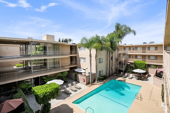 Piscina - Regency Gardens