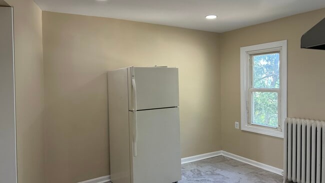 Kitchen fridge - 4308 Ridge Rd