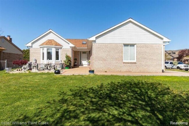 Building Photo - 28169 Kingswood Ct