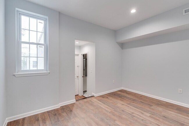 Foto del edificio - Newly Renovated Temple Apartment