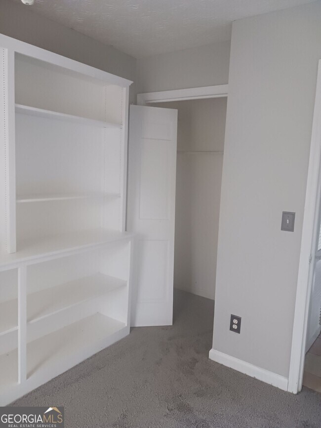 Foto del edificio - 1421 Villa Pines Ct NW