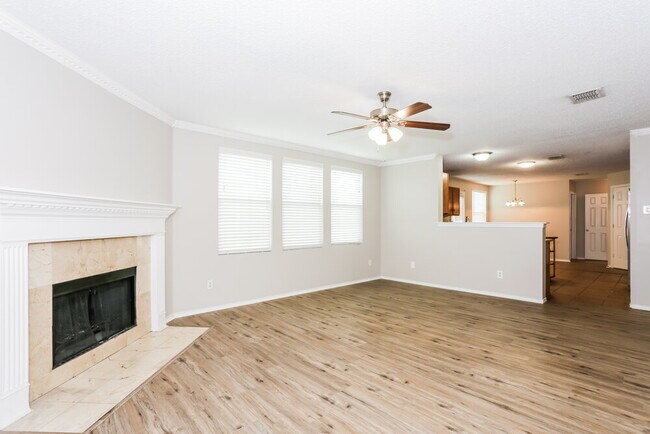 Foto del edificio - 2044 W Grove Ln