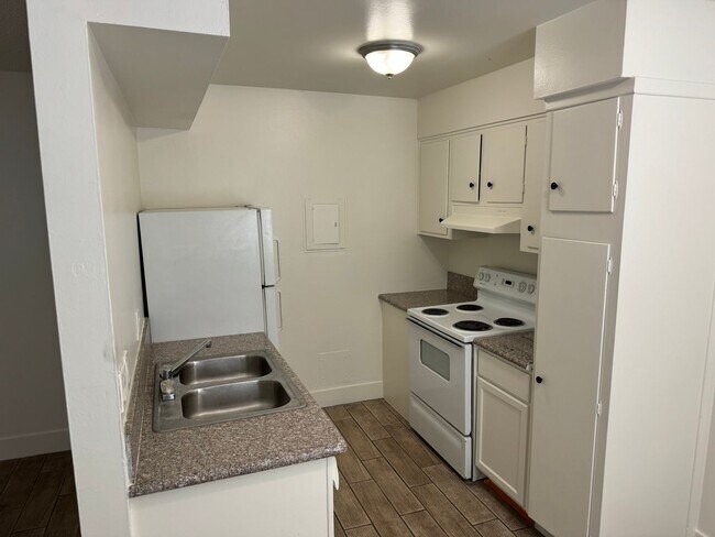 Foto del edificio - 2517 E Cedar Ave