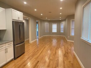 Building Photo - 226 Fellsway W