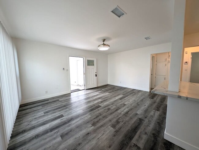 Photo - Move in Special !!!!   Cozy 2 bedroom + 1 ... House