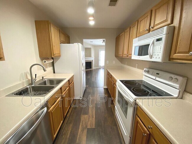 Building Photo - 7840 Park Gate Dr