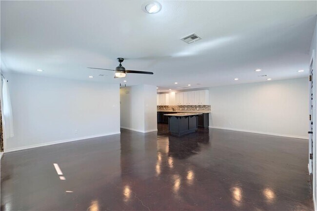 Foto del edificio - 5608 Oak Blvd
