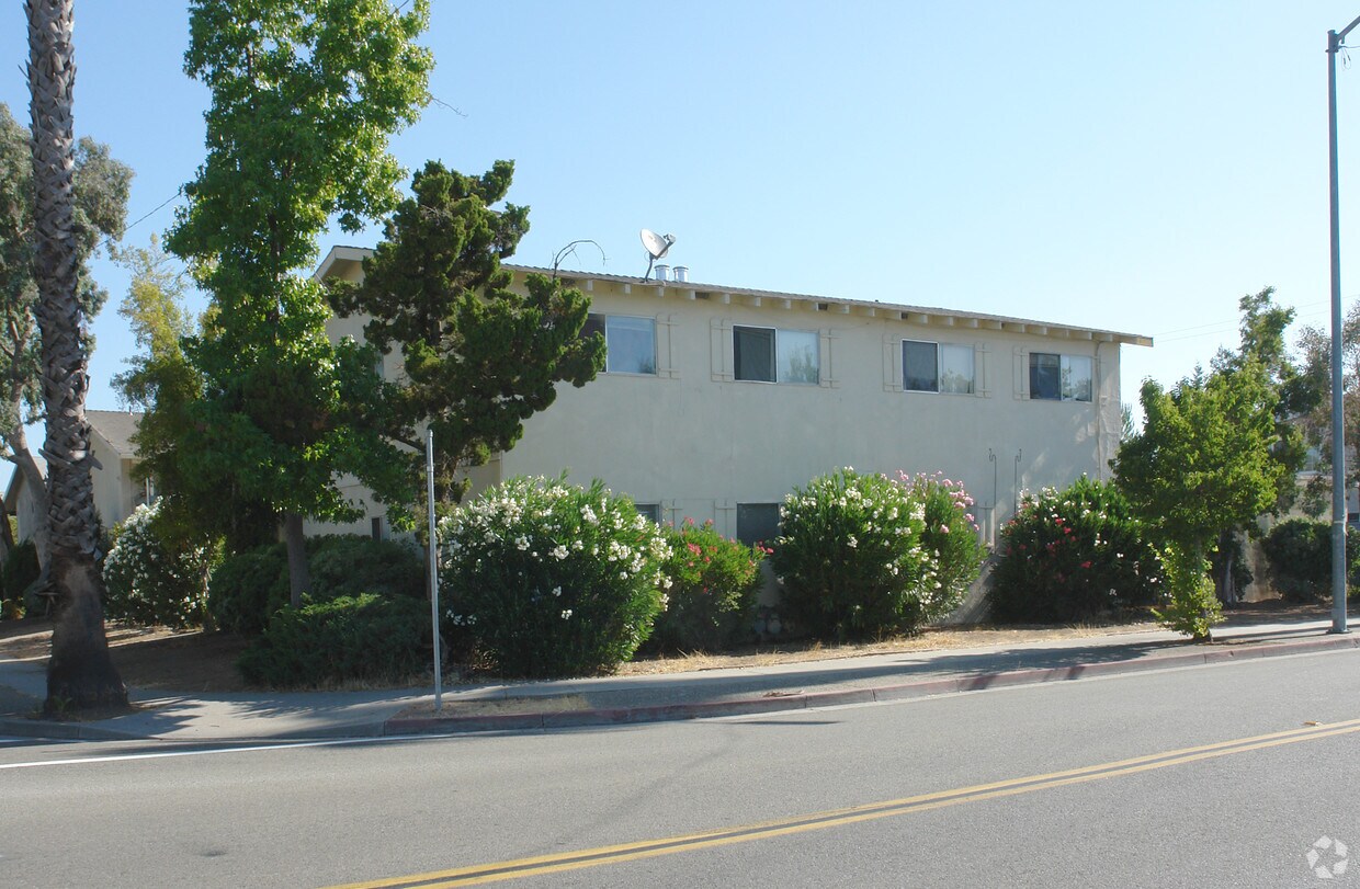 Building Photo - 978-992 Sharmon Palms Ln