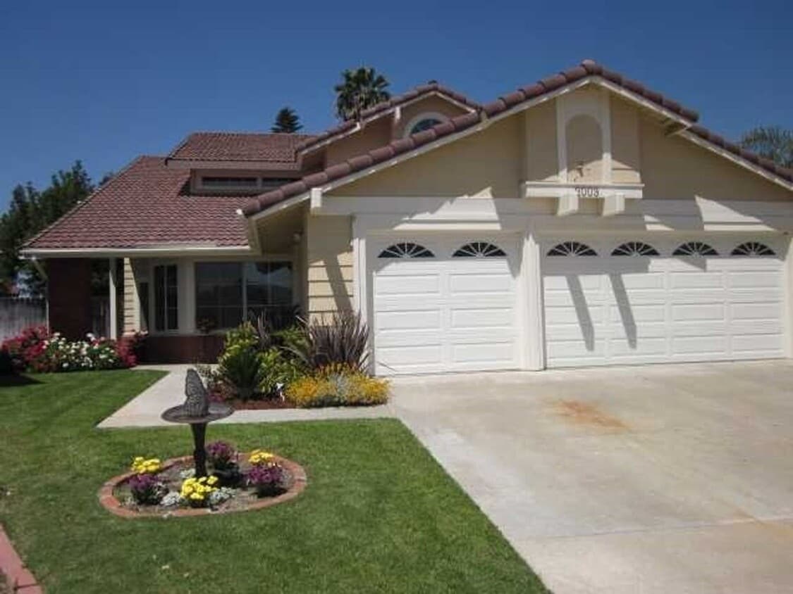 Primary Photo - 4 Bedroom - 3 Bathroom