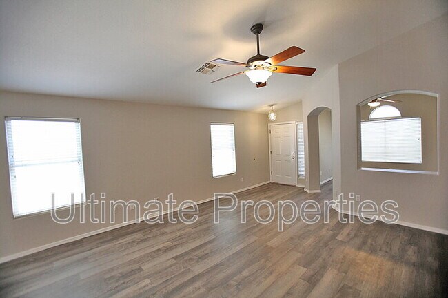 Foto del edificio - 8023 W Melinda Ln