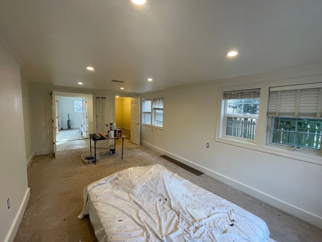 Foto del edificio - Lower Level to Charming 2 Bedroom Madison Valley!!