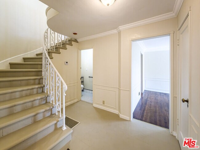 Foto del edificio - 8967 St Ives Dr