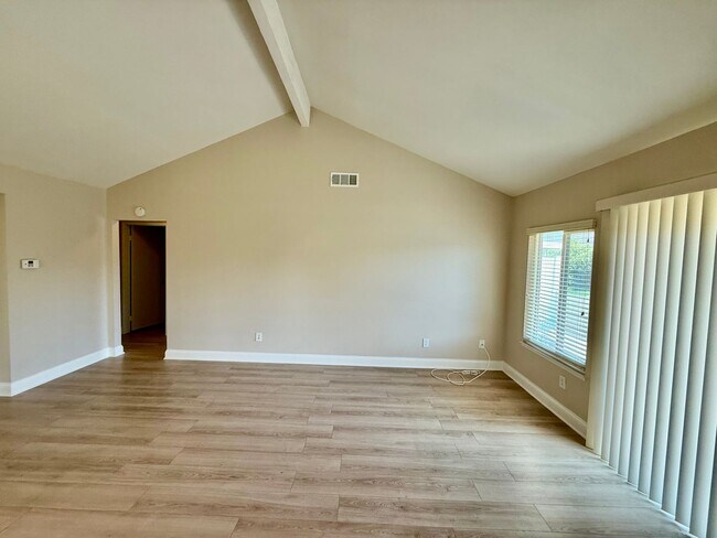 Foto del edificio - Updated Home in Leisure Village on the Perimeter