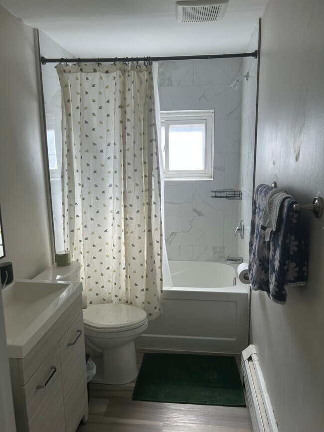 Photo du bâtiment - 422 Hazel St