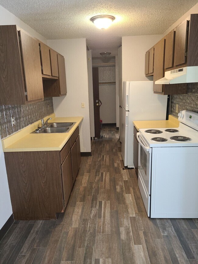 Building Photo - 207 9th Ave