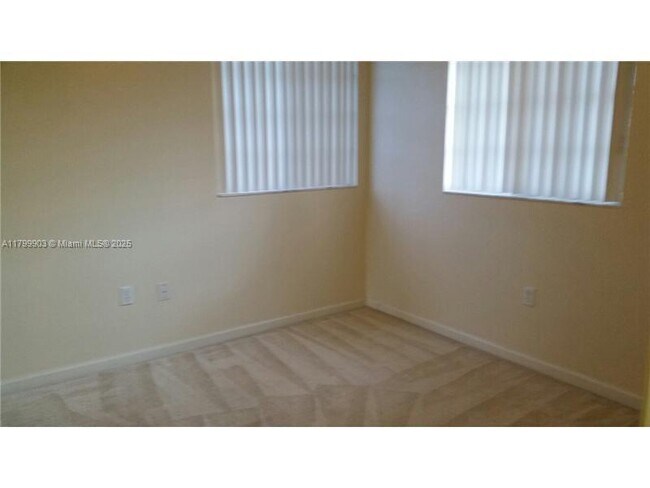 Foto del edificio - 21417 NW 13th Ct