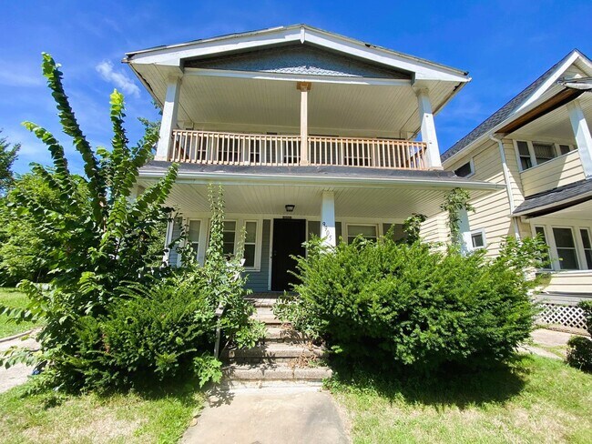 Building Photo - 9905 Lamontier Ave